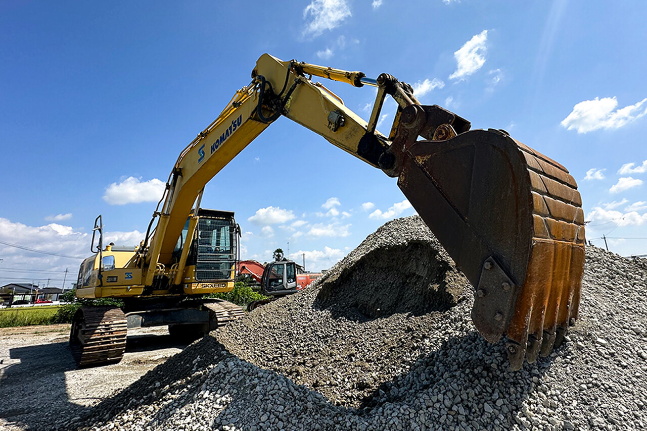 No.2 コマツ HB205-1